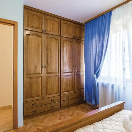 3 Bedroom Cozy In * Veprinac