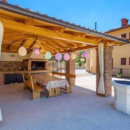 3 Bedroom Cozy In Veprinac