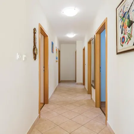 Apartment 3 Bedroom Cozy In