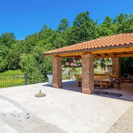 In With Wifi شقة *