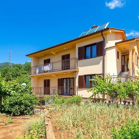 In With Wifi شقة *