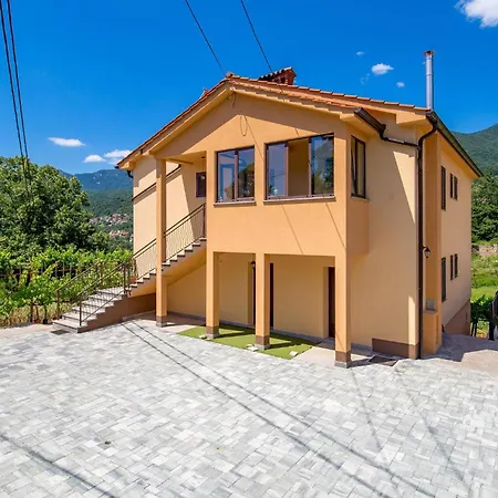 Amazing In With Kitchen Apartment *